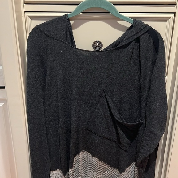 Women’s SZ M T PARTY long sleeve hooded shirt - Picture 2 of 8